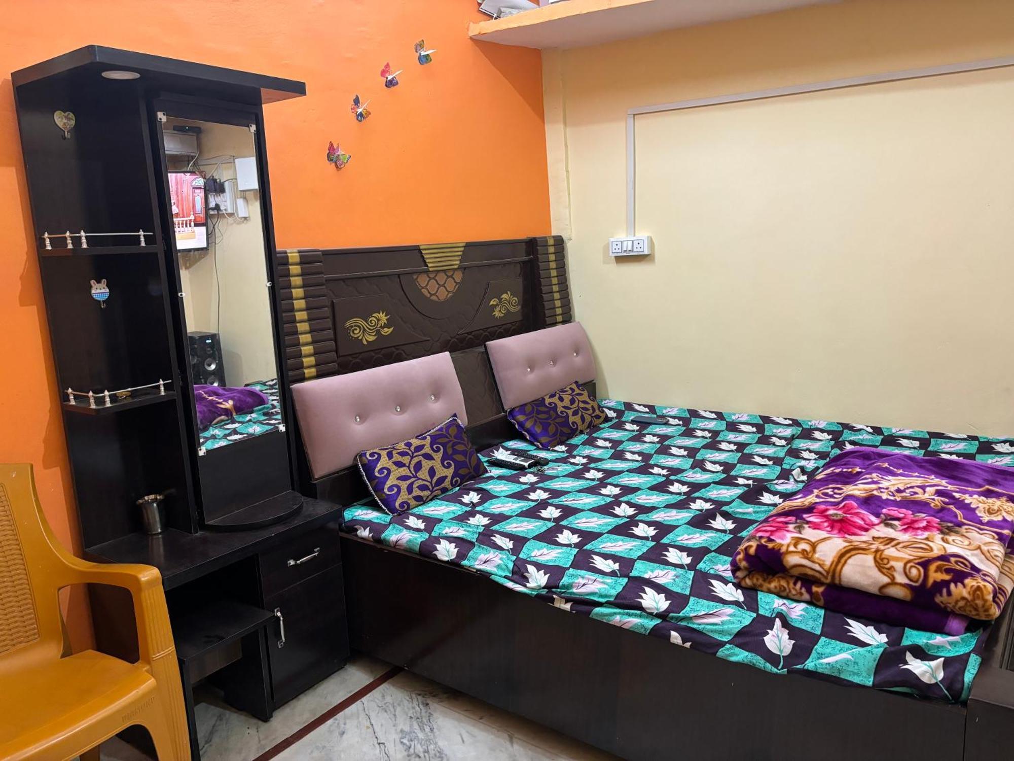 Shakuntala Guest House Ayodhya Exteriör bild