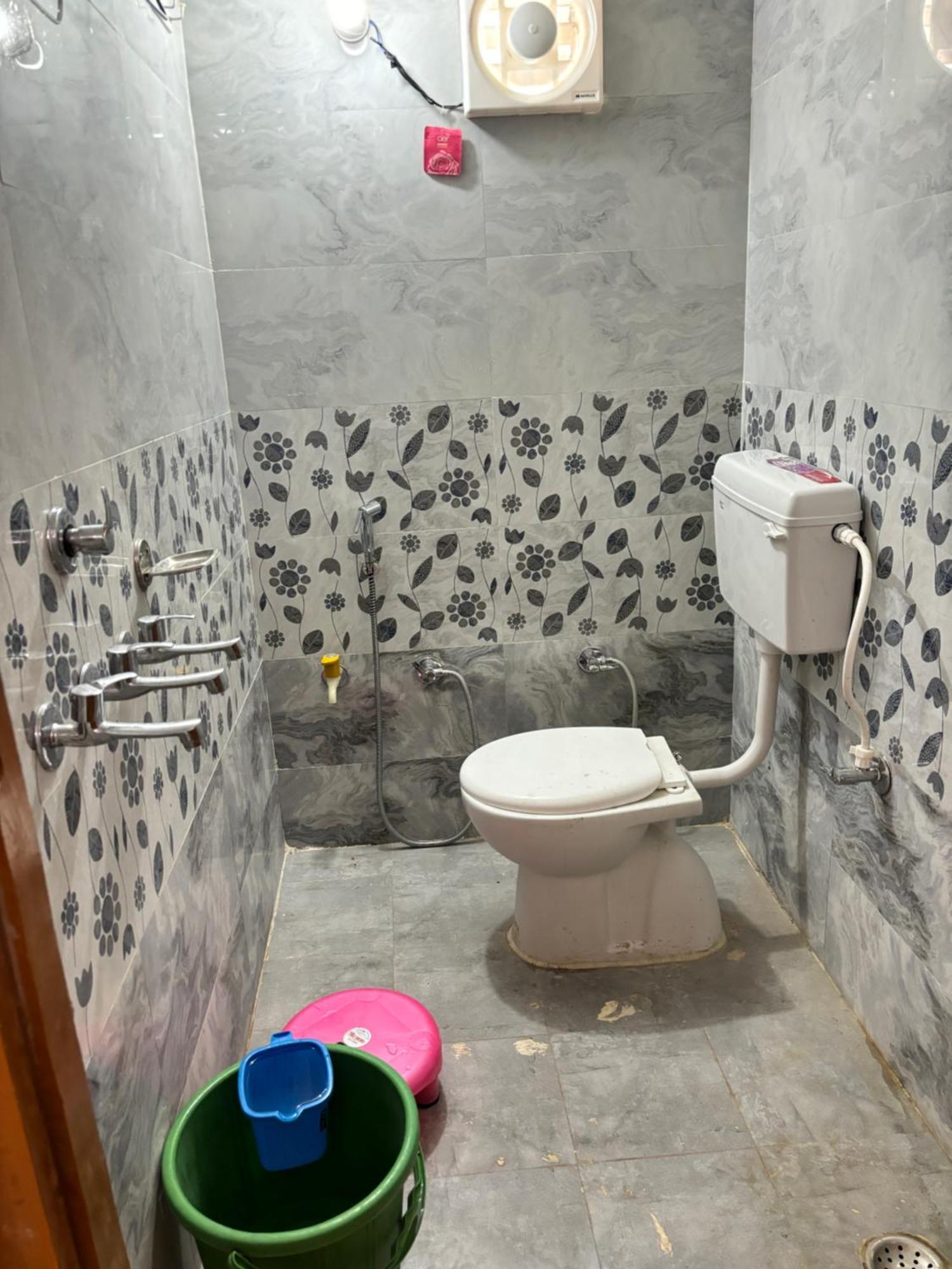 Shakuntala Guest House Ayodhya Exteriör bild